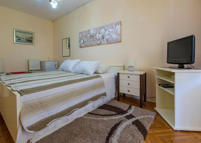 Apartament And Dotli *