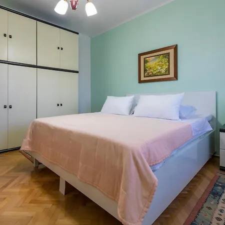 Apartament And Dotli *