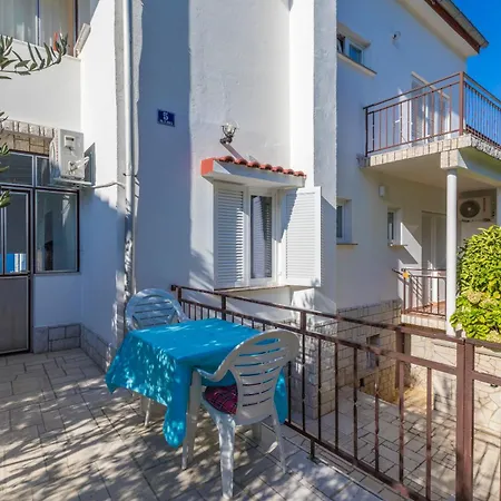 Apartament And Dotli *